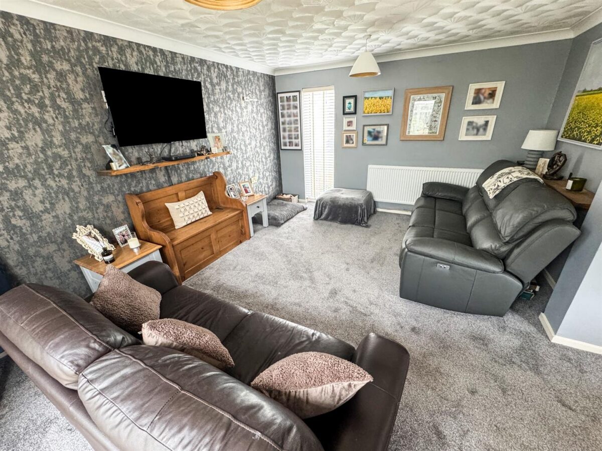 Brisbane Gardens, Corby