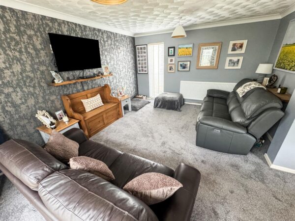 Brisbane Gardens, Corby