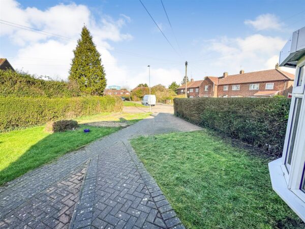 Parsons Grove, Corby