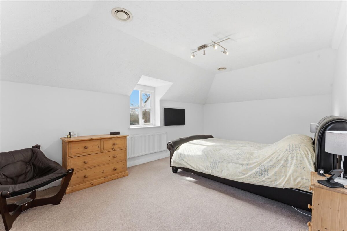 Deenethorpe, Deenethorpe