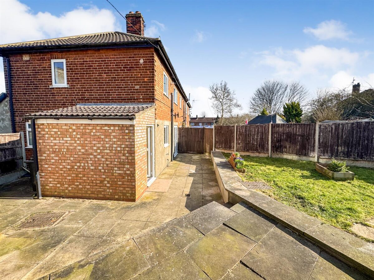 Parsons Grove, Corby