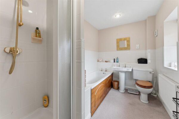 Deenethorpe, Deenethorpe