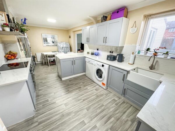 Chelveston Drive, Corby