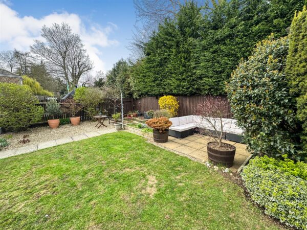 Brisbane Gardens, Corby