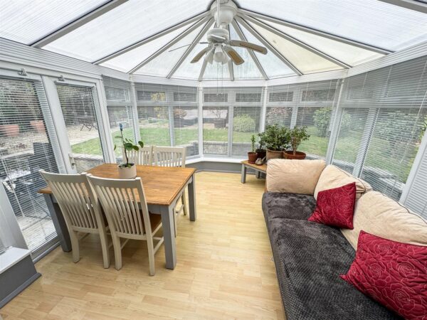 Brisbane Gardens, Corby