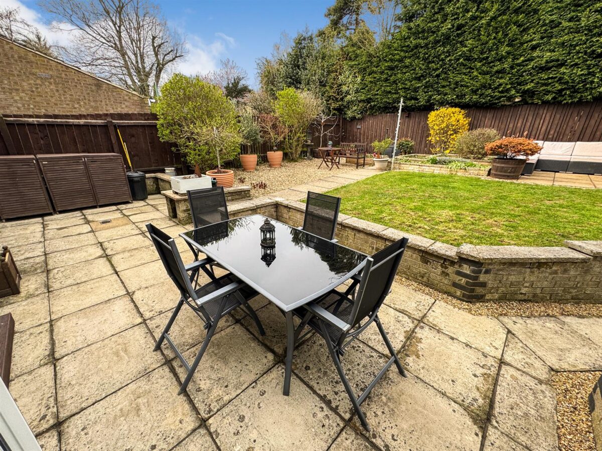 Brisbane Gardens, Corby