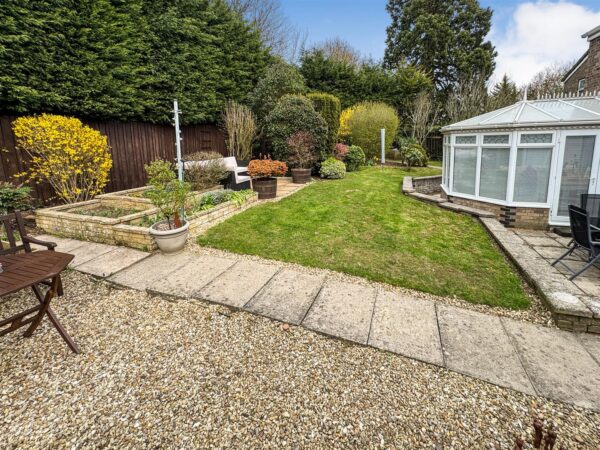 Brisbane Gardens, Corby