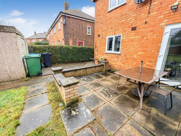 West Glebe Road, Corby