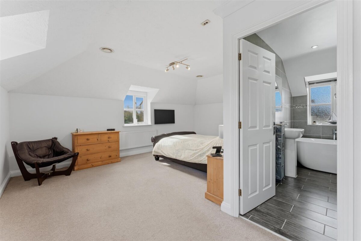 Deenethorpe, Deenethorpe