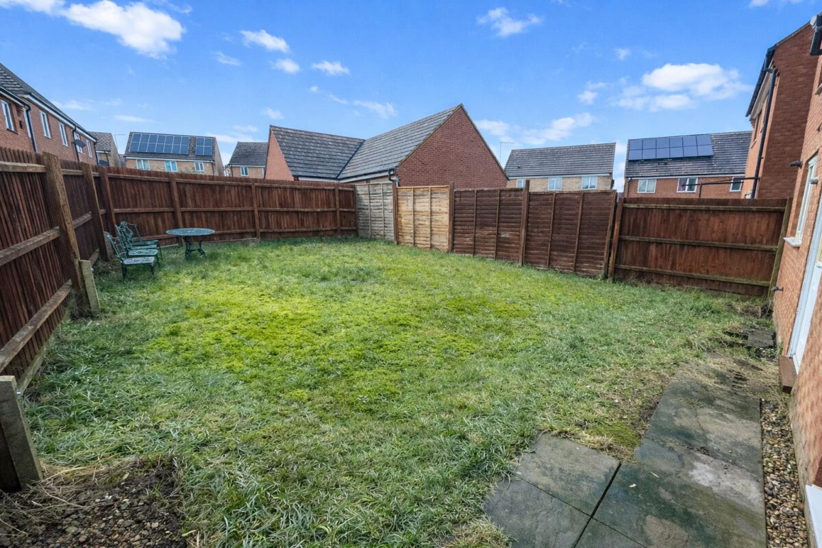 Nuthatch Close, Corby