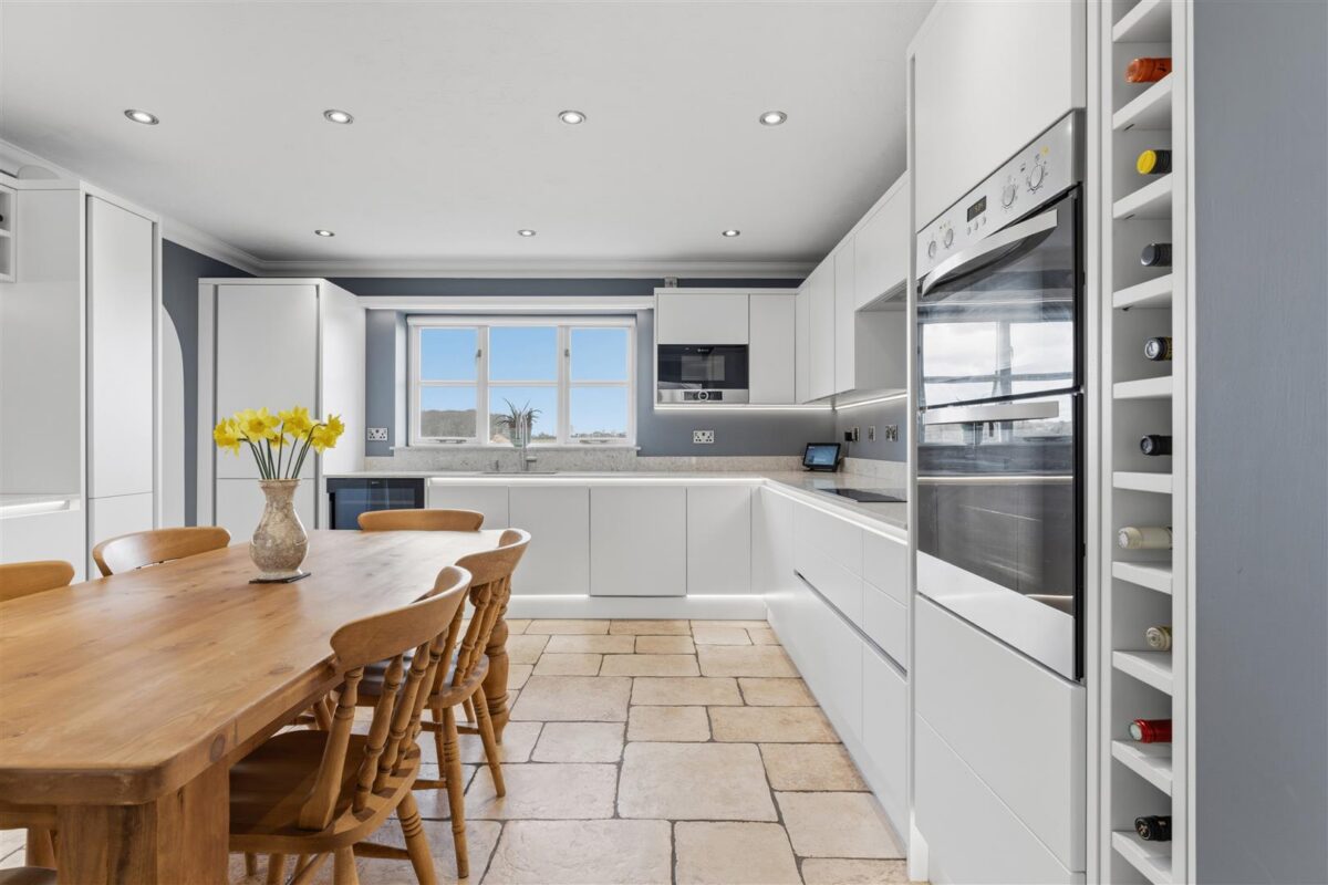 Deenethorpe, Deenethorpe