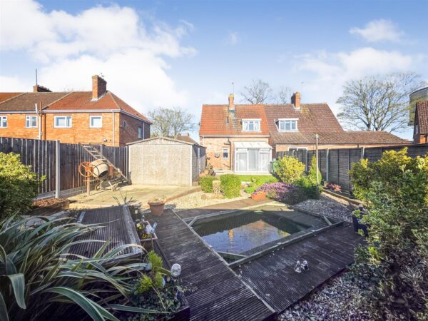 Tanfields Grove, Corby