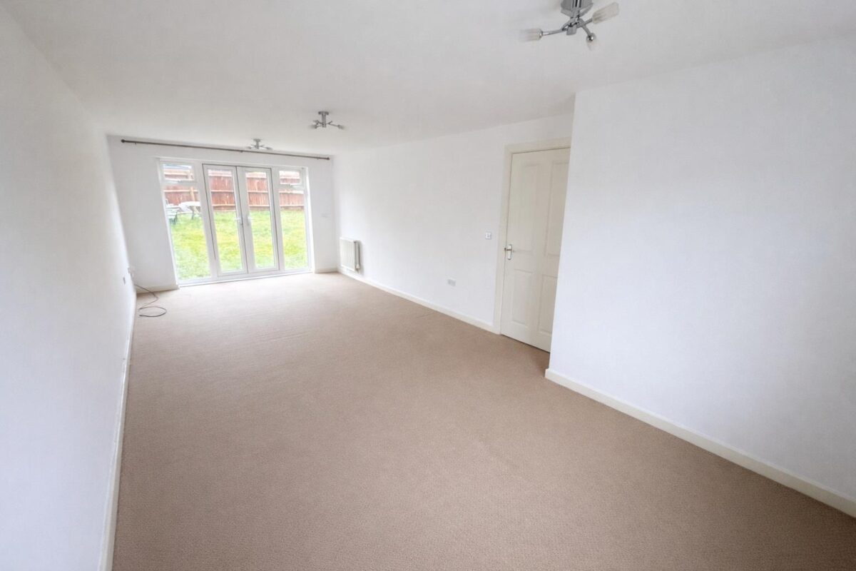 Nuthatch Close, Corby