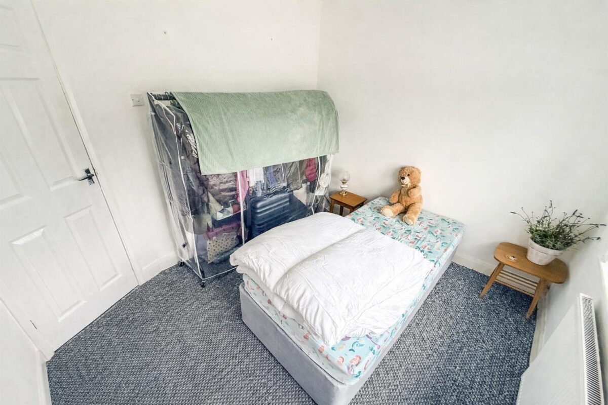 West Glebe Road, Corby