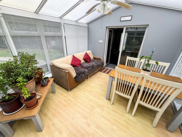 Brisbane Gardens, Corby