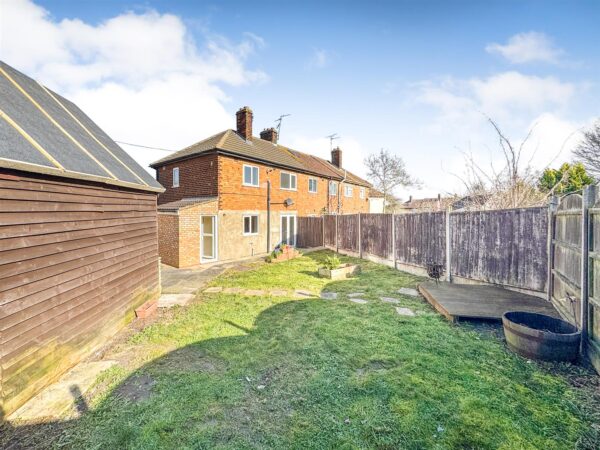 Parsons Grove, Corby