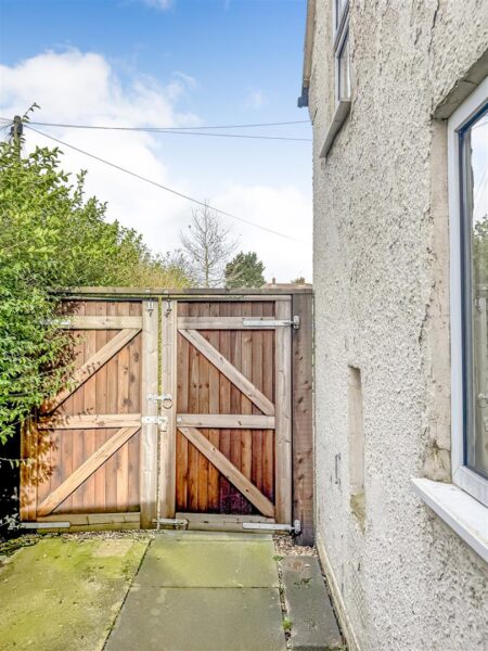 Franklin Fields, Corby