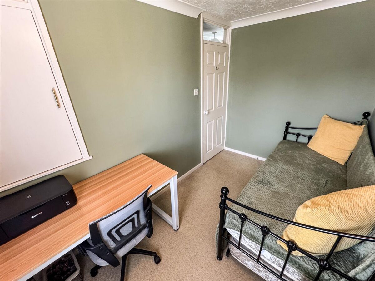 Brisbane Gardens, Corby