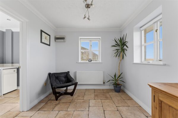 Deenethorpe, Deenethorpe