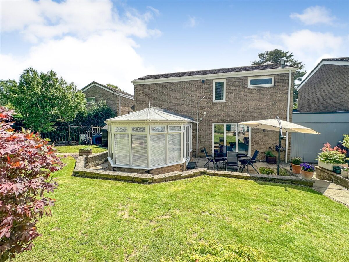 Brisbane Gardens, Corby