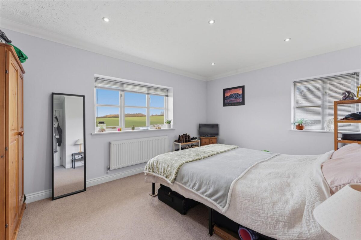 Deenethorpe, Deenethorpe