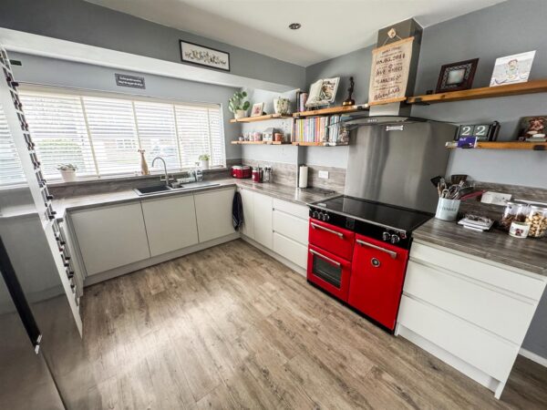 Brisbane Gardens, Corby