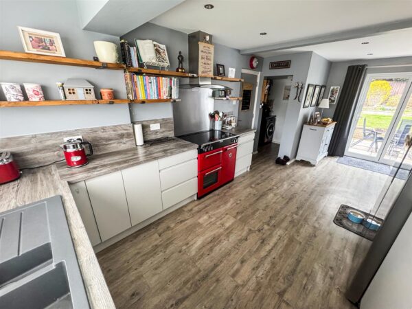 Brisbane Gardens, Corby