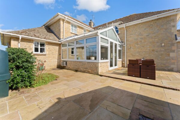 Deenethorpe, Deenethorpe