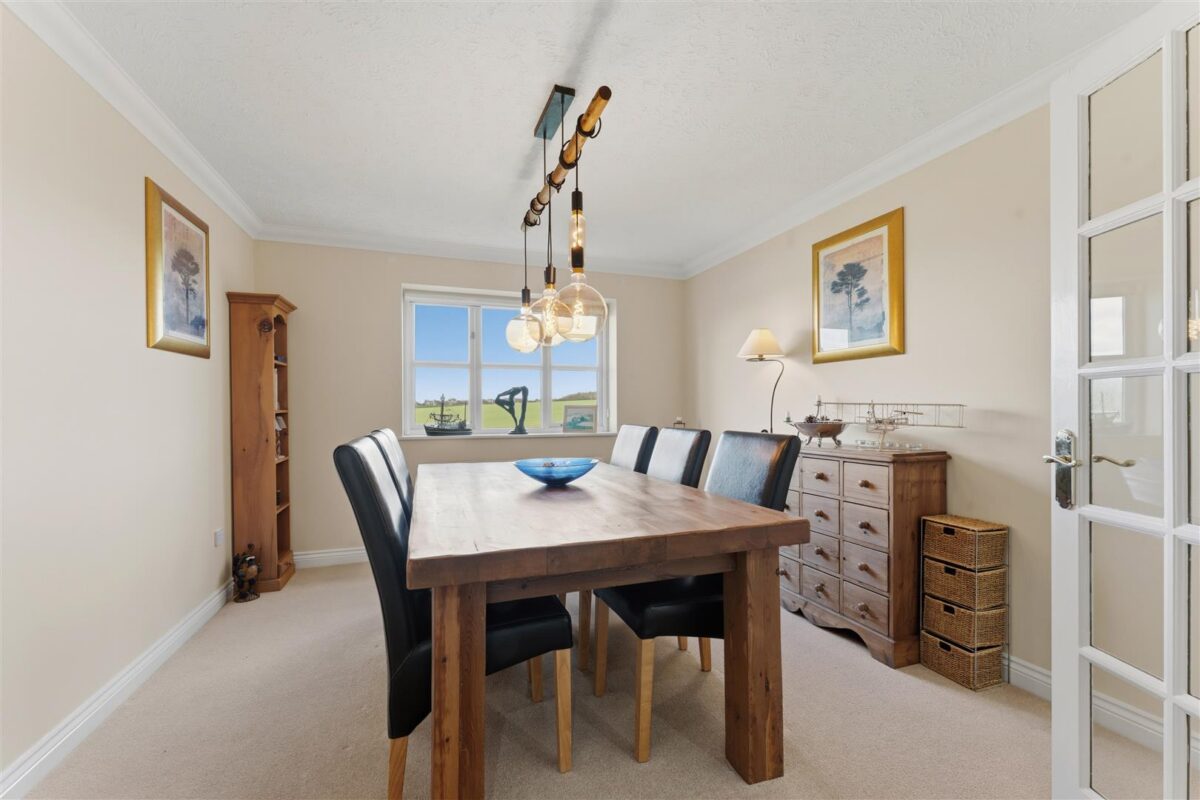 Deenethorpe, Deenethorpe