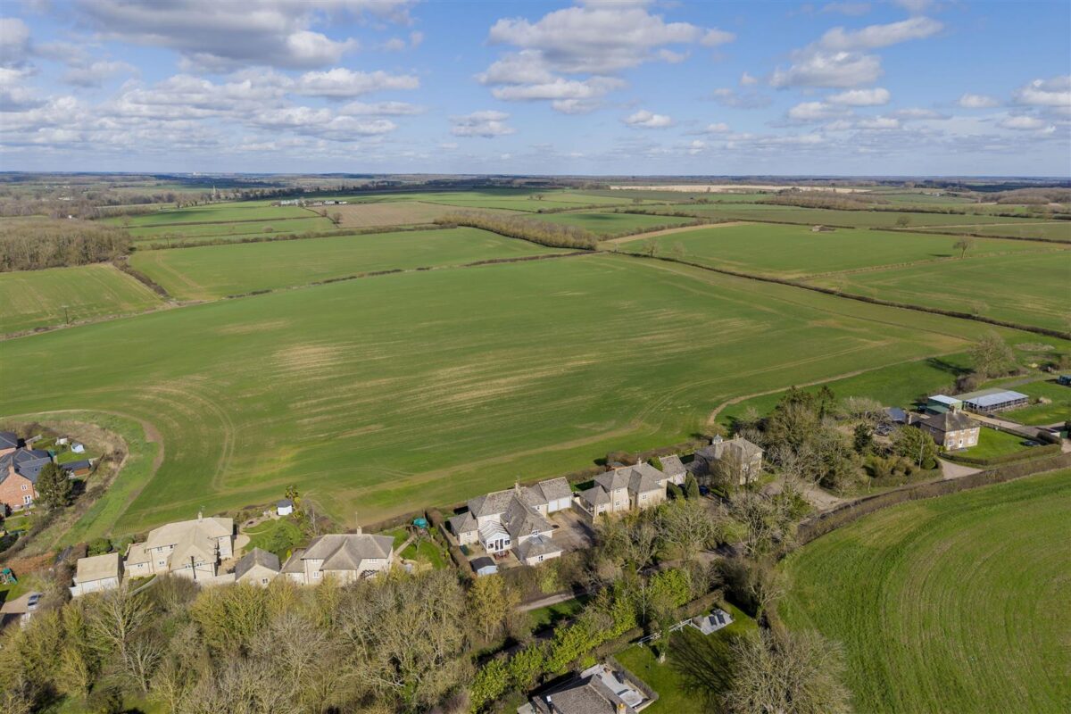 Deenethorpe, Deenethorpe