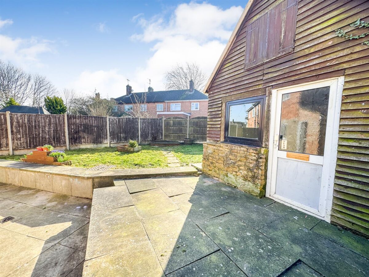 Parsons Grove, Corby