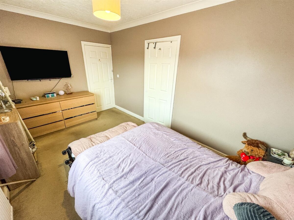 Chelveston Drive, Corby