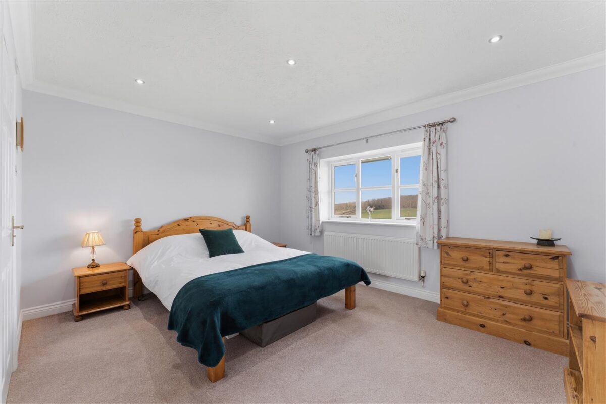 Deenethorpe, Deenethorpe