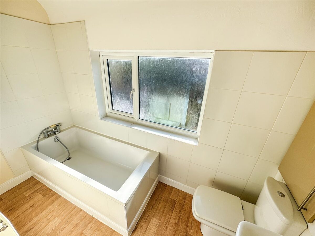 Parsons Grove, Corby