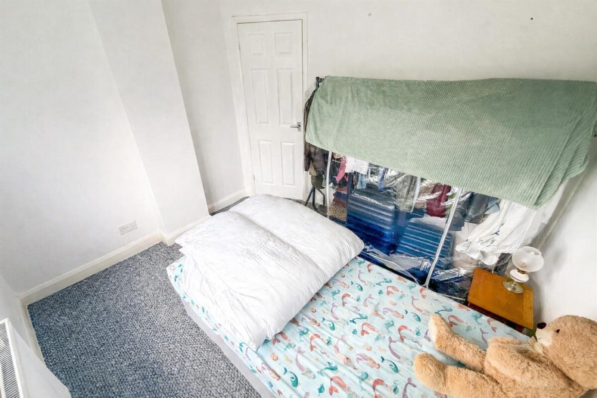 West Glebe Road, Corby