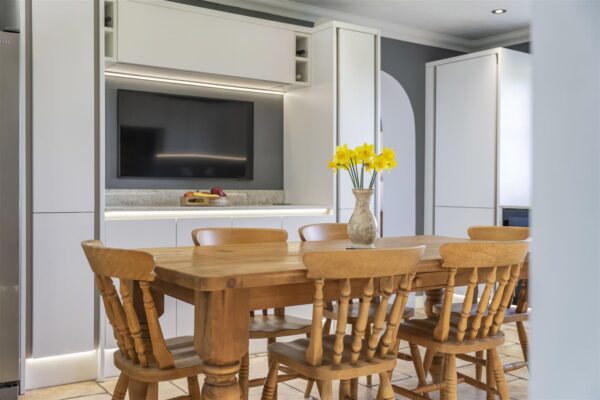 Deenethorpe, Deenethorpe