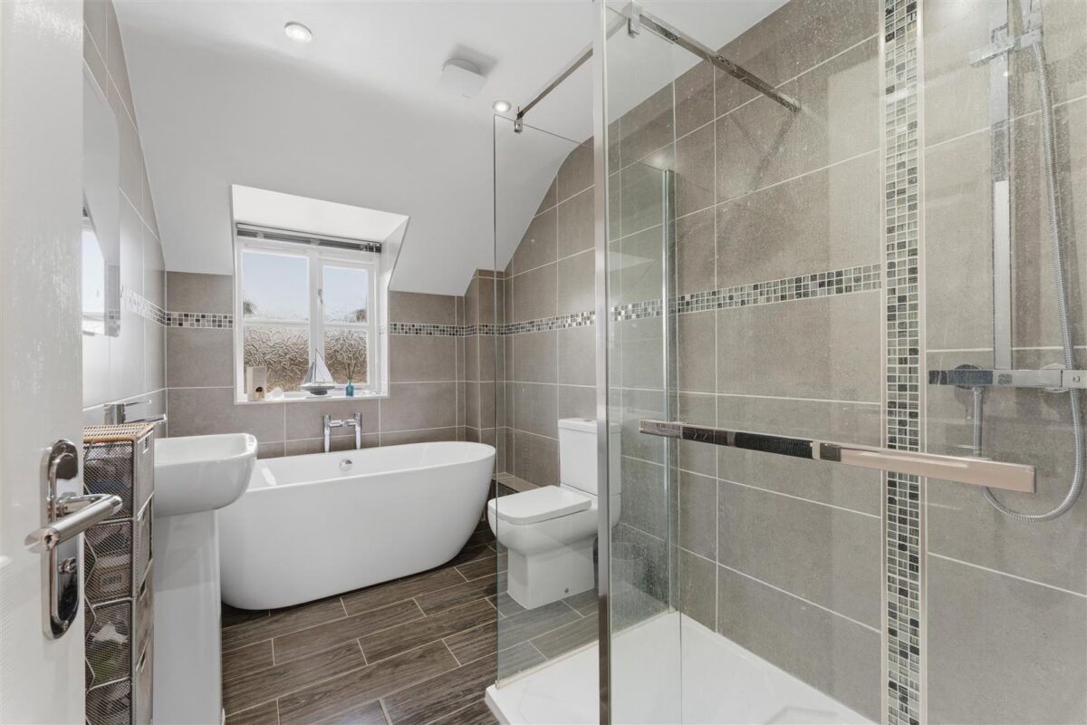 Deenethorpe, Deenethorpe