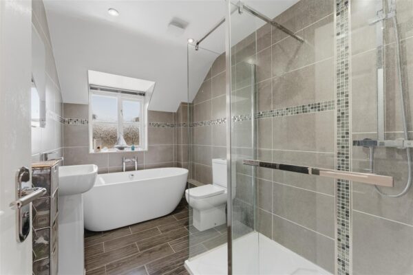 Deenethorpe, Deenethorpe