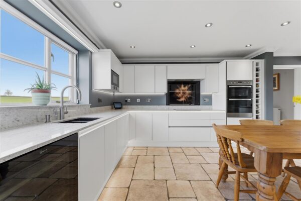 Deenethorpe, Deenethorpe