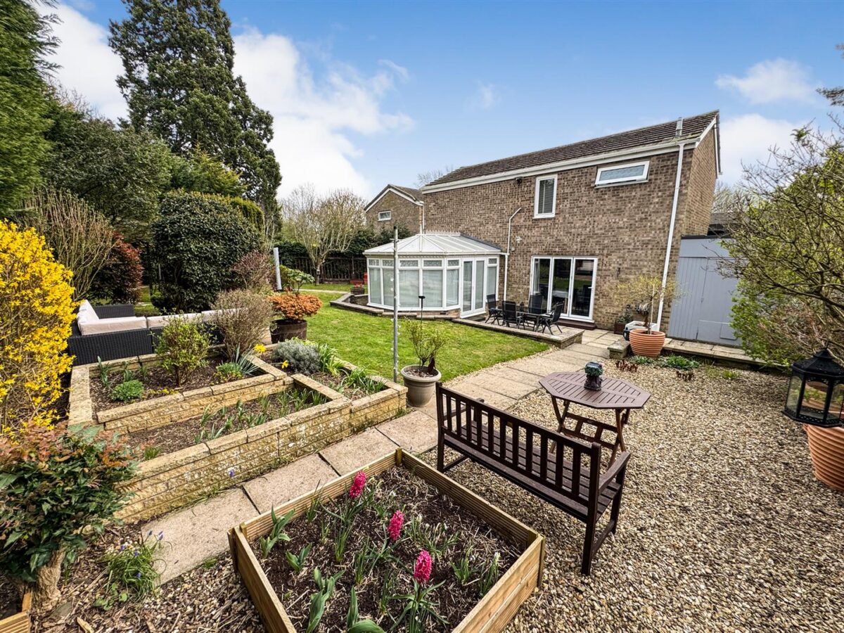 Brisbane Gardens, Corby