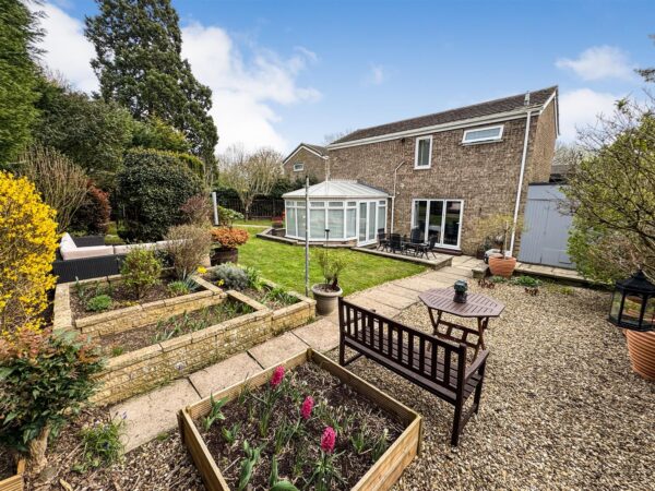 Brisbane Gardens, Corby