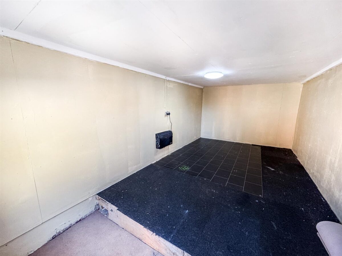 Parsons Grove, Corby