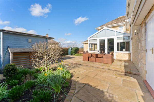 Deenethorpe, Deenethorpe