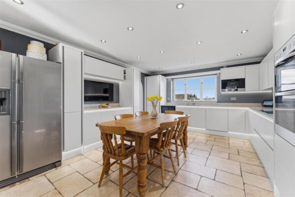 Deenethorpe, Deenethorpe