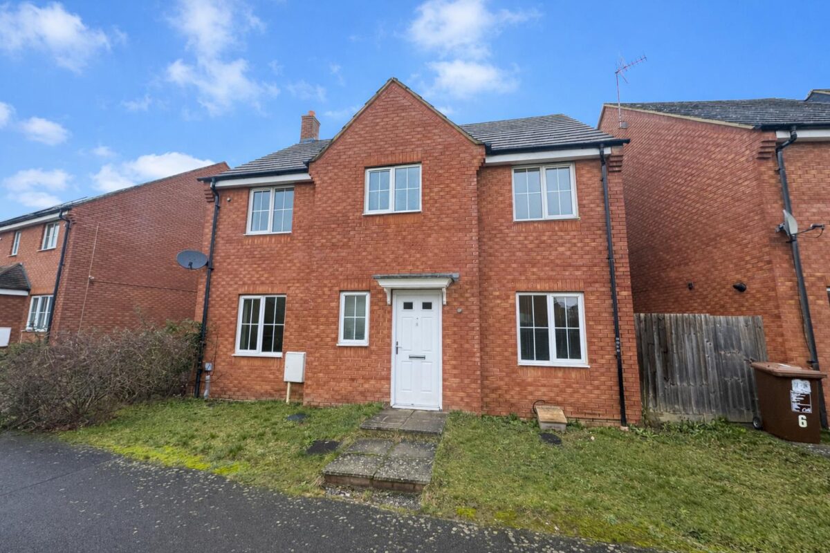 Nuthatch Close, Corby