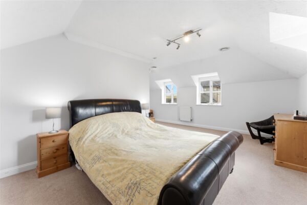 Deenethorpe, Deenethorpe