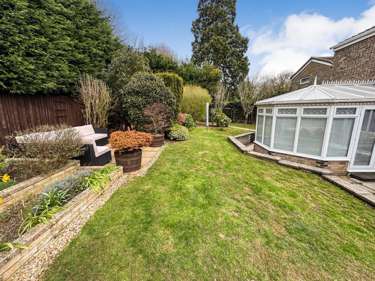 Brisbane Gardens, Corby