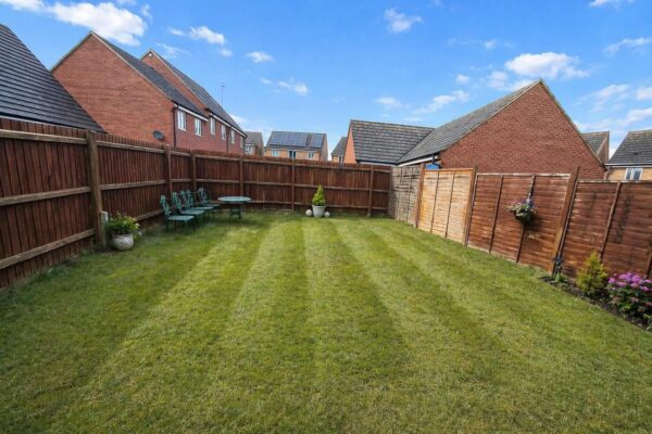 Nuthatch Close, Corby