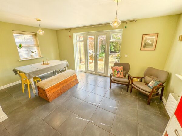 Fieldfare Close, Corby