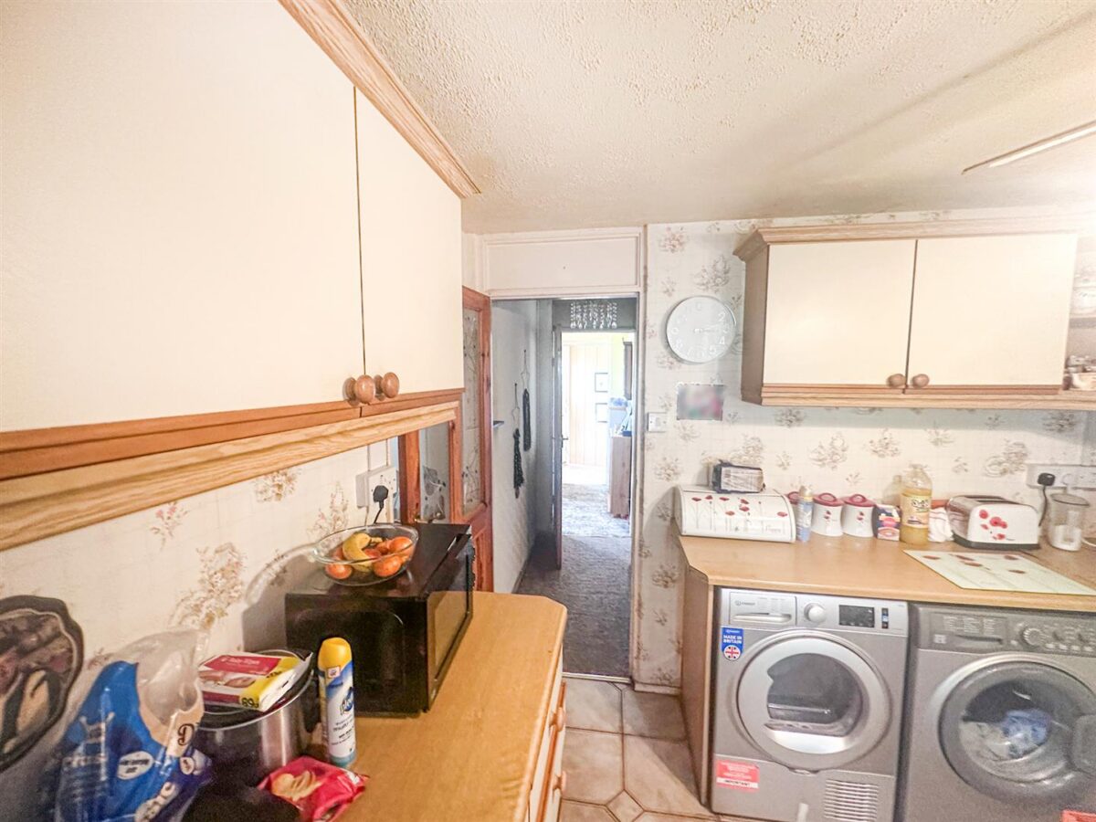 Llewellyn Walk, Corby